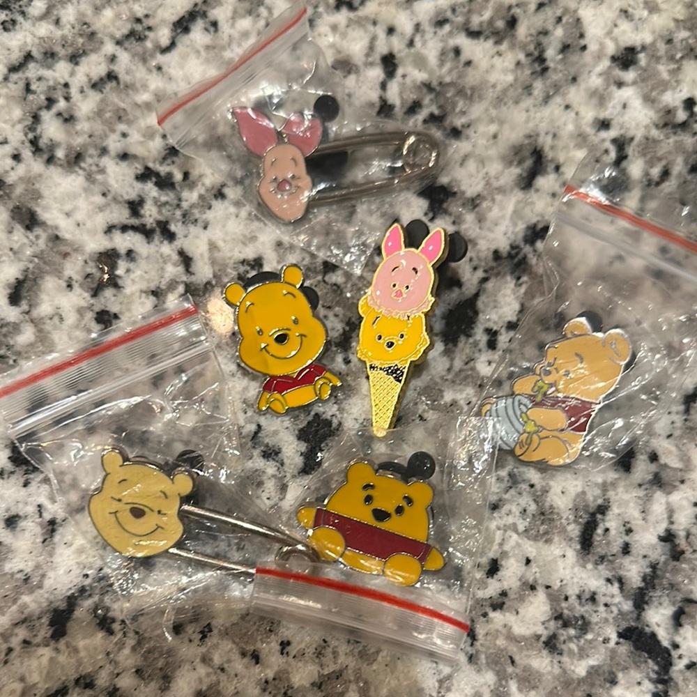 Winnie the Pooh and Friends Pin Set